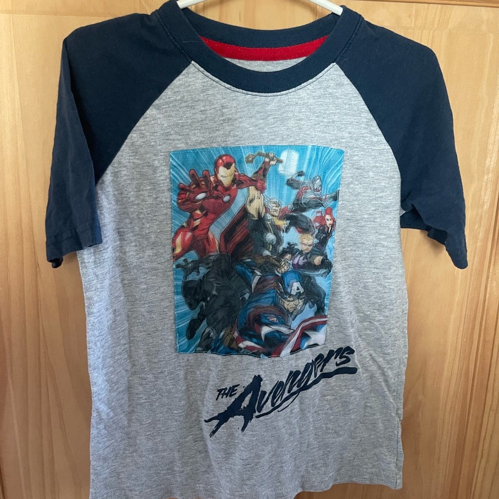 Like New, Boys Size Small (6-7) Avengers T-Shirt